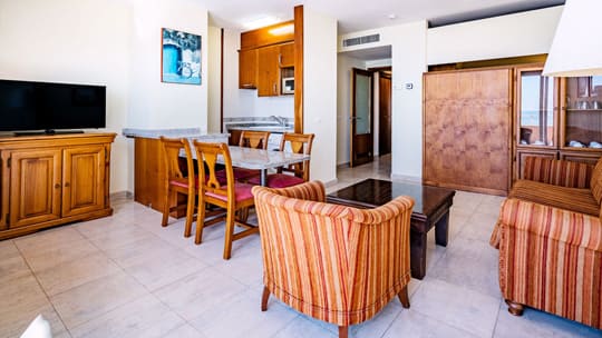 2-apartamento-familiar-salon-comedor