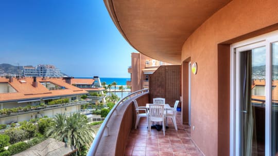 5-apartamento-familiar-con-vistas-piscina-terraza